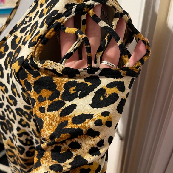 Vibe Sportswear Leopard Swing Dress Shoulder Cutouts and Front Zipper 1X - Picture 7 of 14